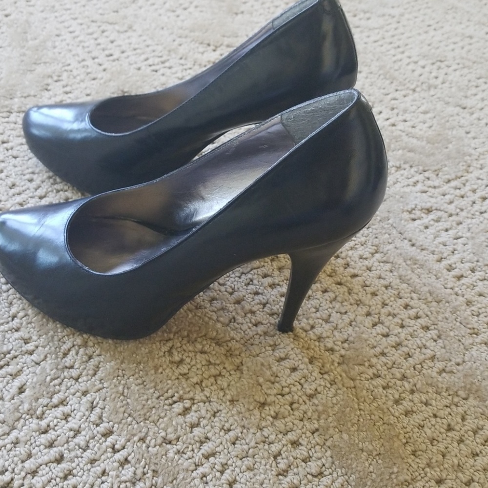 Heels - Picture 2 of 4